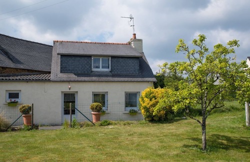 Saint-Clet House | Annick - ST Clet - Gîte