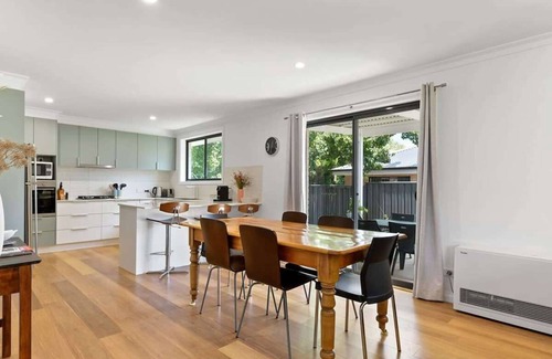 Bletchington House | Anson Abode - CBD Home, Modern Sophistication