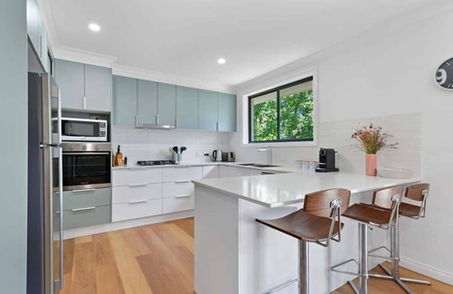 Bletchington House | Anson Abode - CBD Home, Modern Sophistication