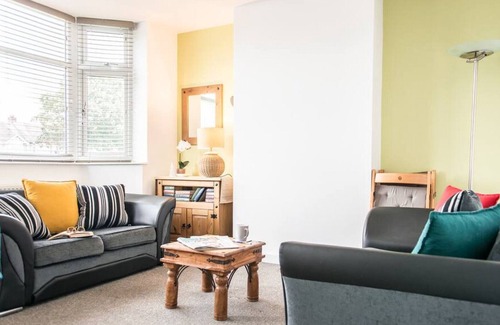 Wyken House | Ansty House Lovely 4-Bedroom House near city centre , Sleeps 7, Coventry - Inspire Homes