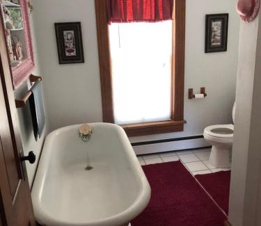 Windham Hotel | Antique Rose Inn Windham