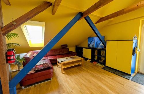 Prebuch Apartment | Anton's bunte Welt (100 m², Parkplatz, Garten und viel mehr)