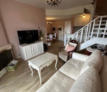 Alto do Capivari Apartment | Apê Rosa no Castelo para Família