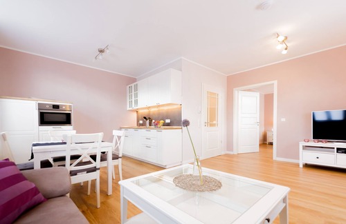 Uerzig Apartment | Ap 8 - Herrenberg-Junior Suite-Deluxe-Ensuite with Shower-Courtyard view