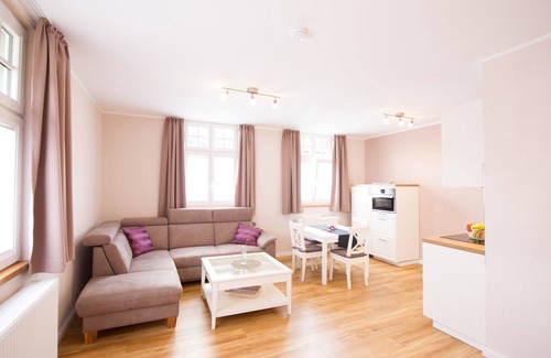 Uerzig Apartment | Ap 8 - Herrenberg-Junior Suite-Deluxe-Ensuite with Shower-Courtyard view