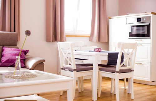 Uerzig Apartment | Ap 8 - Herrenberg-Junior Suite-Deluxe-Ensuite with Shower-Courtyard view