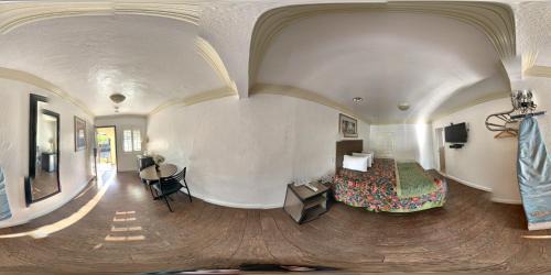 Lynwood Hotel | Apache Inn