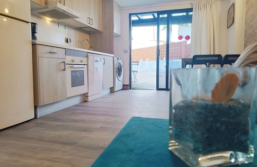 Playa del Aguila House | Apartment First Line on the Beach, Balcony, Swimming Pool, Fast Speed Internet