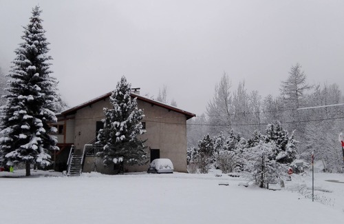 Saint-Martin-de-Queyrieres Apartment | Apartment on the ground floor between Serre Chevalier and the Parc des Ecrins