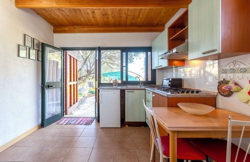 Paduledda Apartment | Apartment 'Monolocale' with Sea View, Private Garden and Air Conditioning