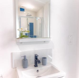 Angouleme Apartment | Apart 1 chambre rénové 2025 I Parking prive gratuit inclus I Secteur LHoumeau Gare