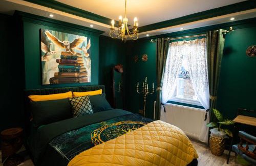 Bedford Apartment | ApArt Gallery Apartment 2, Stylish 3- Bed , Free Parking ,Sleeps 6