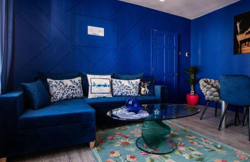 Bedford Apartment | ApArt Gallery Apartment 2, Stylish 3- Bed , Free Parking ,Sleeps 6