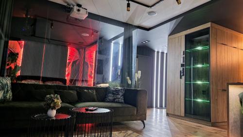 Kielce Apartment | Apartament Czarna Perła z dużym tarasem NA Dachu 75m2 , PROJEKTOR ,garaż podziemny