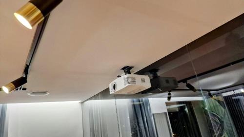 Kielce Apartment | Apartament Czarna Perła z dużym tarasem NA Dachu 75m2 , PROJEKTOR ,garaż podziemny