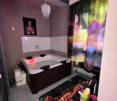 Parma City Centre Apartment | Apartament Jacuzzi