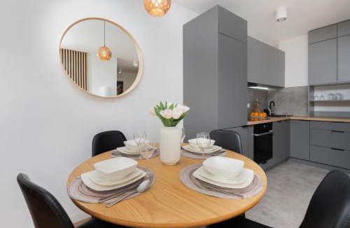 Wzgorze Swietego Maksymiliana Apartment | Apartament przy Promenadzie Nadmorskiej Polanka Redłowska Gdynia by Noclegi Renters