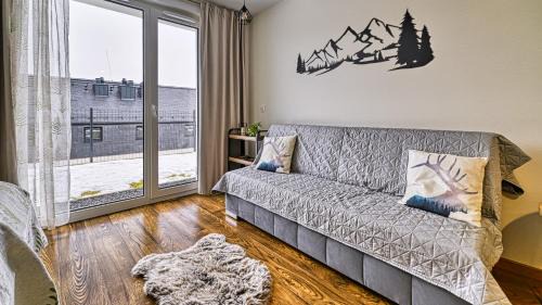 Swieradow-Zdroj Apartment | Apartament Resort Izerski 6 z pięknym widokiem i ogródkiem - 5D Apartments