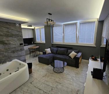 Radom Apartment | Apartament z Jacuzzi Klimatyzacja Prywatny Parking