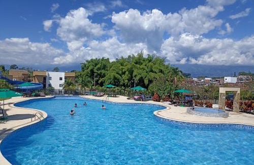 La Tebaida Apartment | Apartamento Eje Cafetero - hermosa vista a piscinas