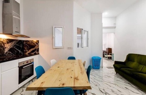 Badalona Apartment | Apartamento en Planta Baja a 2 min del Metro