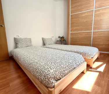 Cangas Apartment | Apartamento Enseñanza - Kid Friendly
