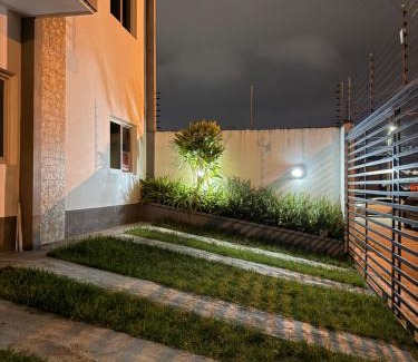 Santa Rosa Copan Apartment | Apartamento Moderno con luz natural y balcón con vista Modern with natural light and balcony with a view