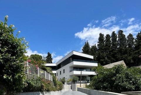 Sarsoni Apartment | Aparthotel Villa V with heated pool and breakfast