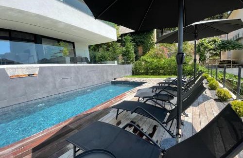 Sarsoni Apartment | Aparthotel Villa V with heated pool and breakfast
