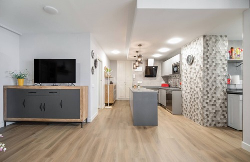 Valdelagrana Apartment | Apartment "Brisa Marina" with Shared Pool & Wi-Fi