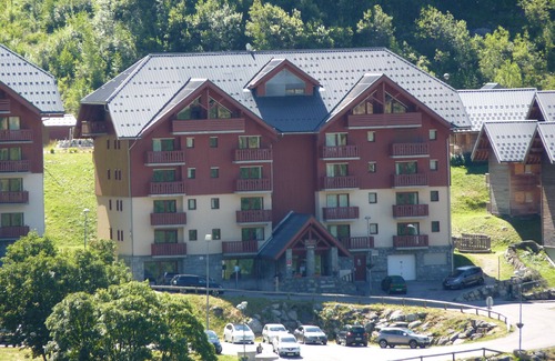 Saint-Francois-Longchamp Apartment | Apartment 'St François Longchamp 1650' with Mountain View, Shared Terrace and Air Conditioning