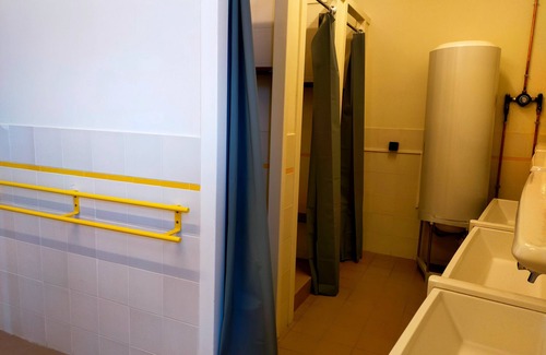 Saint-Geoire-en-Valdaine House | Apartment 'Room 3 – The Blue Suite' with Shared Terrace and Garden