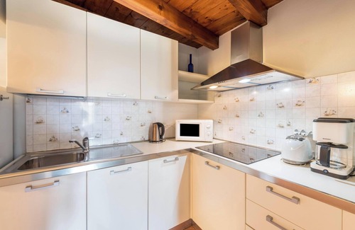 San Felice del Benaco Apartment | Apartment 'Antica Torre Catullo' with Mountain View, Wi-Fi and Air Conditioning