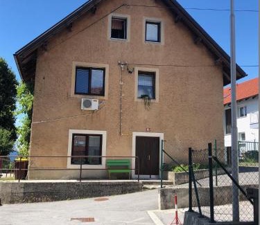 Postojna Apartment | Apartma Mahnič