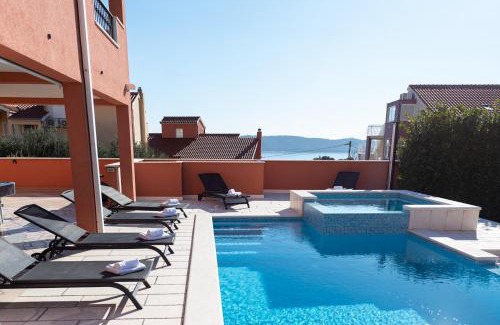 Kastel Sucurac Villa | Apartman Rita with pool