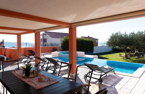 Kastel Sucurac Villa | Apartman Rita with pool