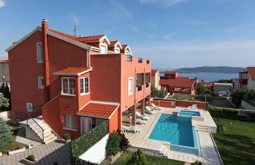 Kastel Sucurac Villa | Apartman Rita with pool