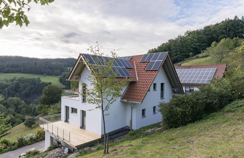 Bad Peterstal-Griesbach Apartment | Apartment 'Dollenberg' with Mountain View, Balcony and Wi-Fi