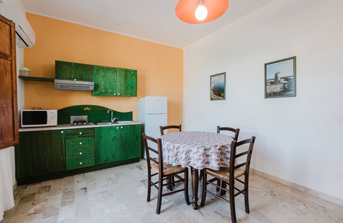 Castellammare del Golfo Apartment | Apartment 'Appartamento Con Vista Piscina 2' with Shared Pool, Wi-Fi and Air Conditioning