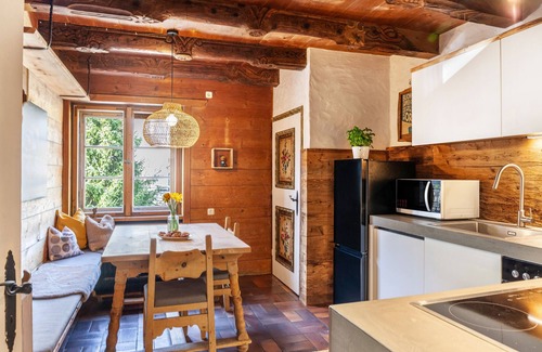 Garmisch-Partenkirchen Apartment | Apartment 'Siebzehn35' with Mountain View, Balcony and Wi-Fi