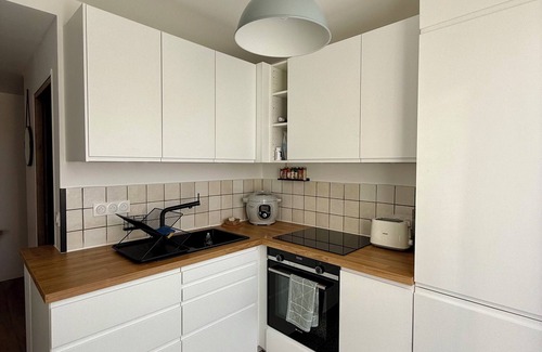 Saint-Mandrier-sur-Mer Apartment | Apartment Les embruns, 1 min from the beach with sea-view terrace.