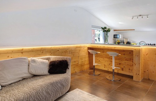 Valtellina Apartment | Apartment 'Leuscc' with Mountain View, Wi-Fi and Air Conditioning