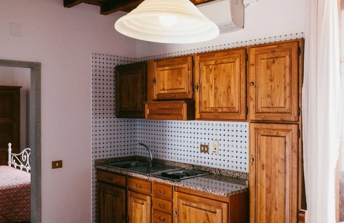 San Donato in Fronzano Apartment | Apartment '08 B Fattoria Degli Usignoli' with Shared Pool, Wi-Fi and Air Conditioning