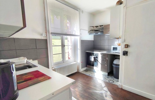 Le Dorat Apartment | Apartment 1 a lovely 1 bed flat with garden and parking.