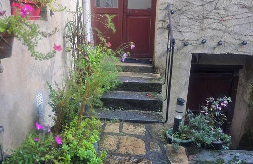 Le Dorat Apartment | Apartment 1 a lovely 1 bed flat with garden and parking.