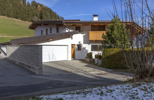 Oberperfuss Apartment | Apartment #1 in Haus Sophia with a unique view (DG)