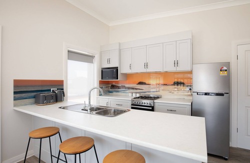 Carpenter Rocks Apartment | Apartment 1 - Luxury Apartment & Rooms - Free Wifi - Close To Beach