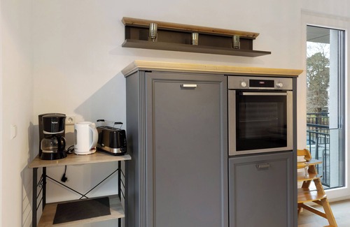 Elstal Apartment | Apartment '100 M2 Ferienloft Nähe Karls' with Shared Garden, Balcony and Wi-Fi