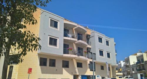 St. Andrew's Apartment | Apartment 15 min walk to Beach Center St Julians