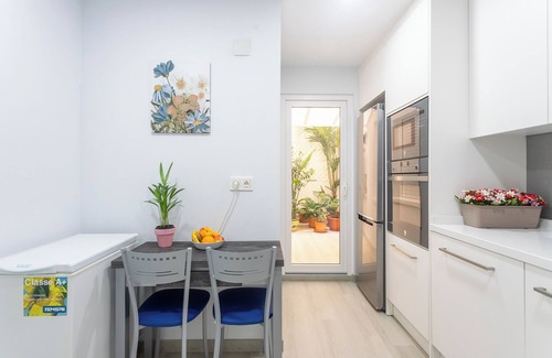 Coveta Fuma Apartment | Apartment '1a Linea San Juan Alicante' with Sea View, Wi-Fi and Air Conditioning